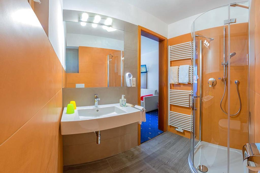 Garni - Hotel Rinner Julia Laces Exterior foto